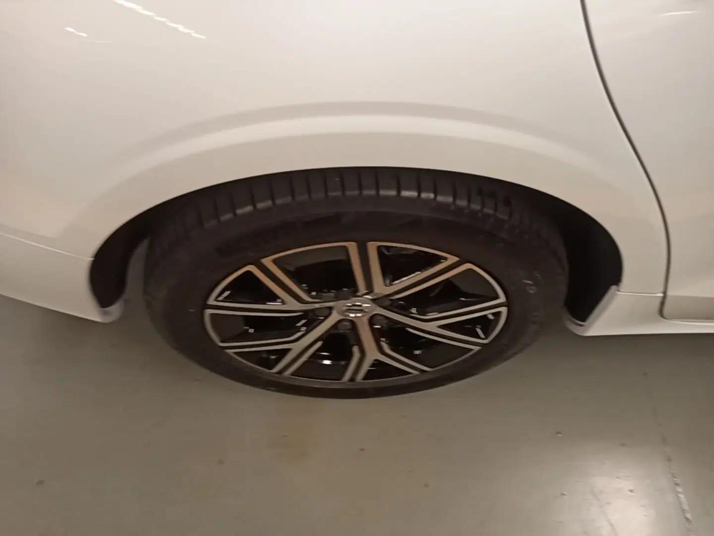 Volvo S60 2025 B4 Zhiyi Luxury Edition — миниатюра 11