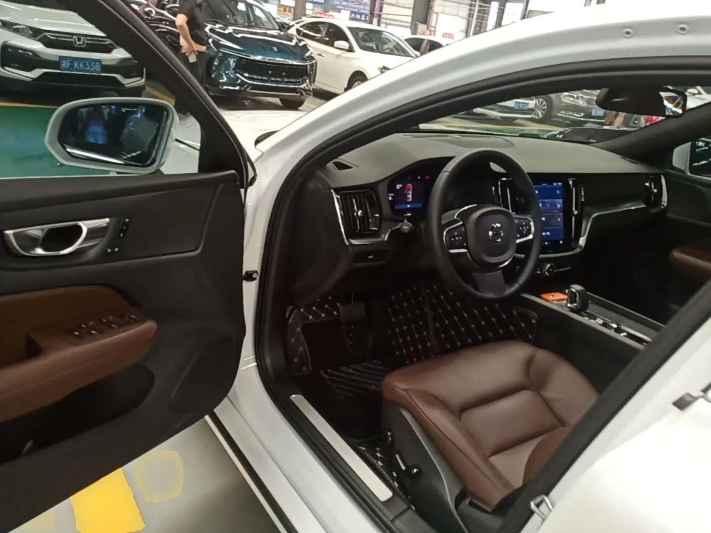 Volvo S60 2025 B4 Zhiyi Luxury Edition — миниатюра 18