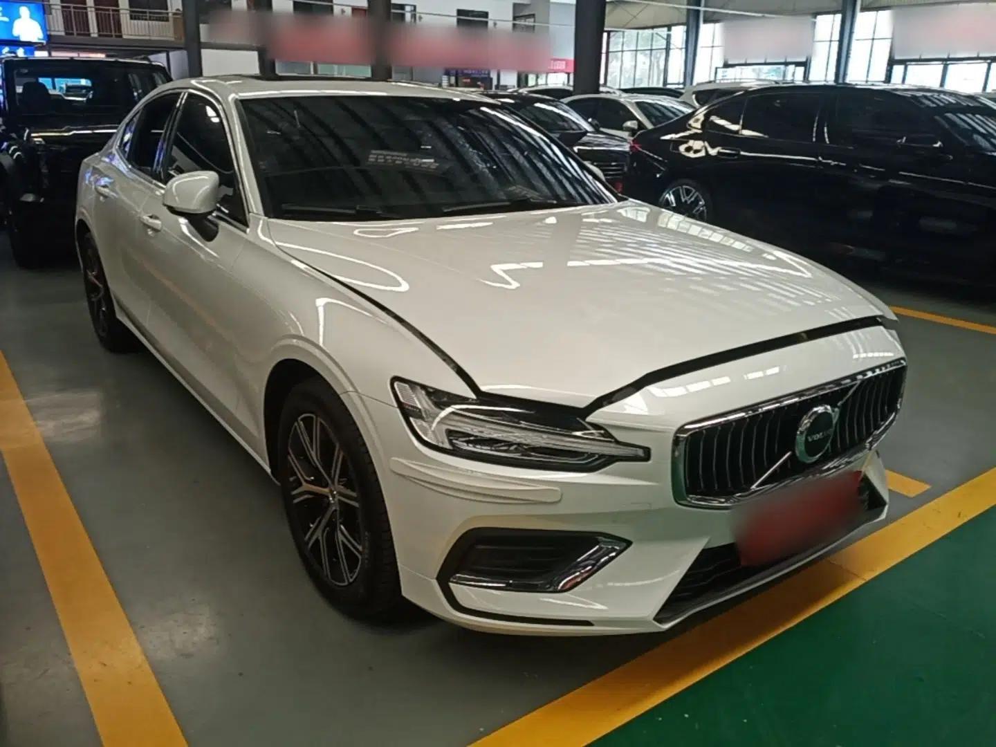 Volvo S60 2025 B4 Zhiyi Luxury Edition — миниатюра 3