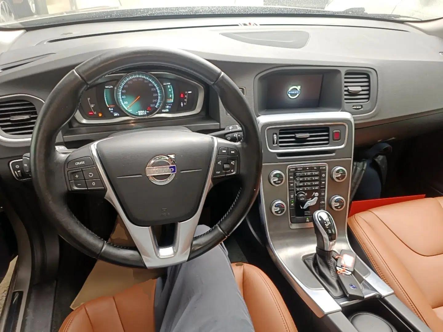 Volvo S60 2015 S60L T5 Intelligent Drive Edition — миниатюра 12