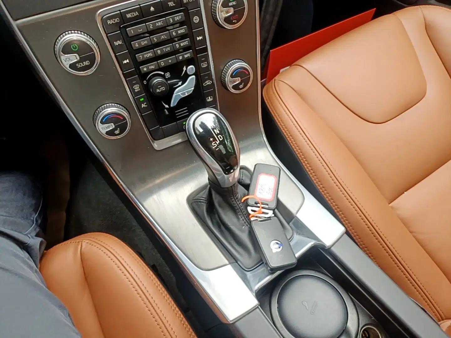 Volvo S60 2015 S60L T5 Intelligent Drive Edition — миниатюра 16