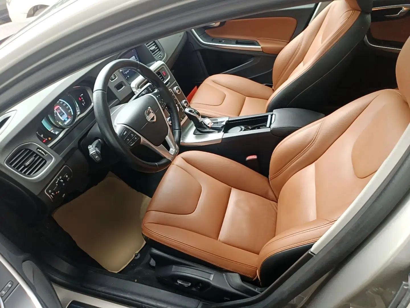 Volvo S60 2015 S60L T5 Intelligent Drive Edition — миниатюра 17