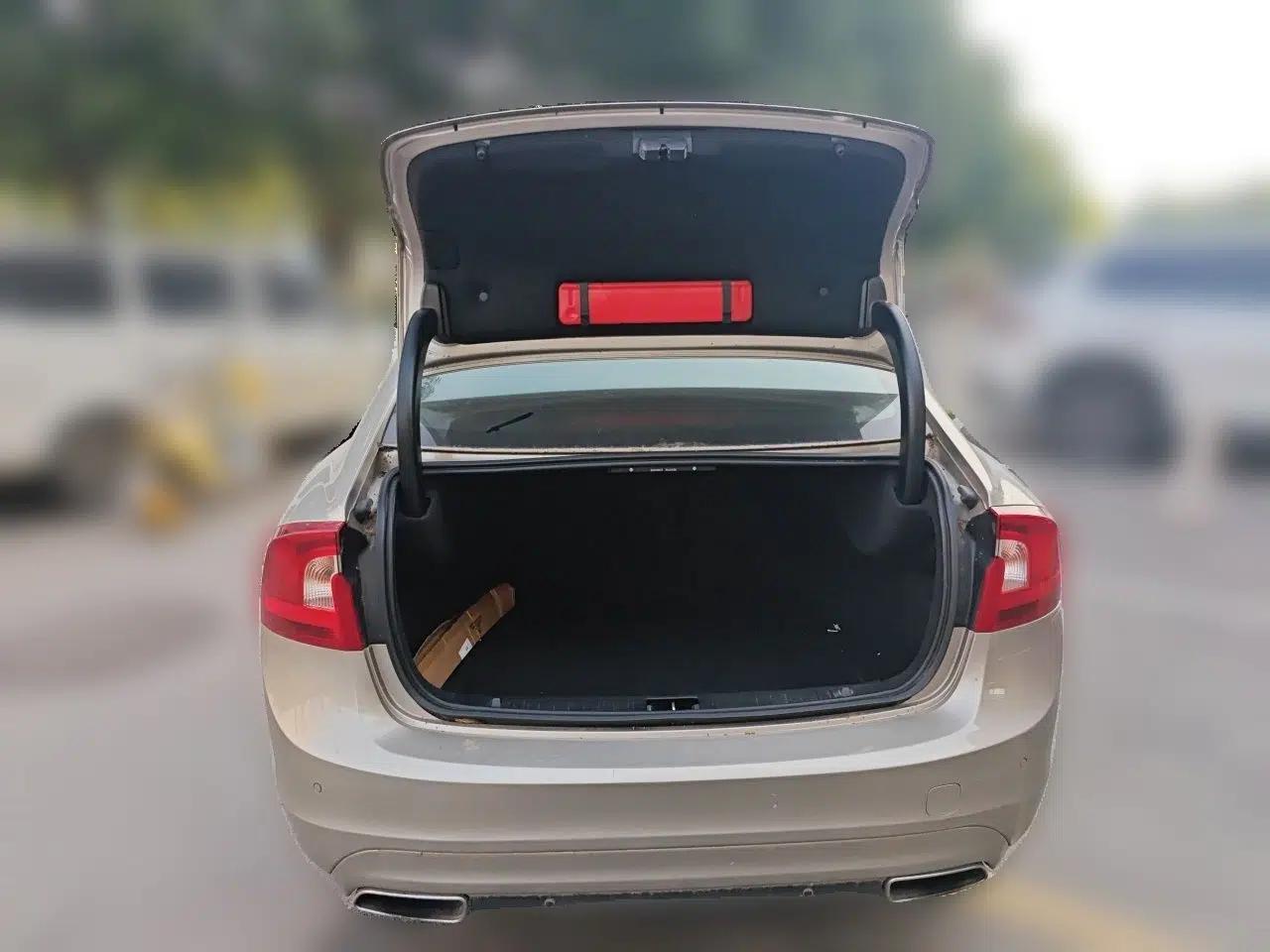 Volvo S60 2014 T5 Zhiya Edition — миниатюра 19