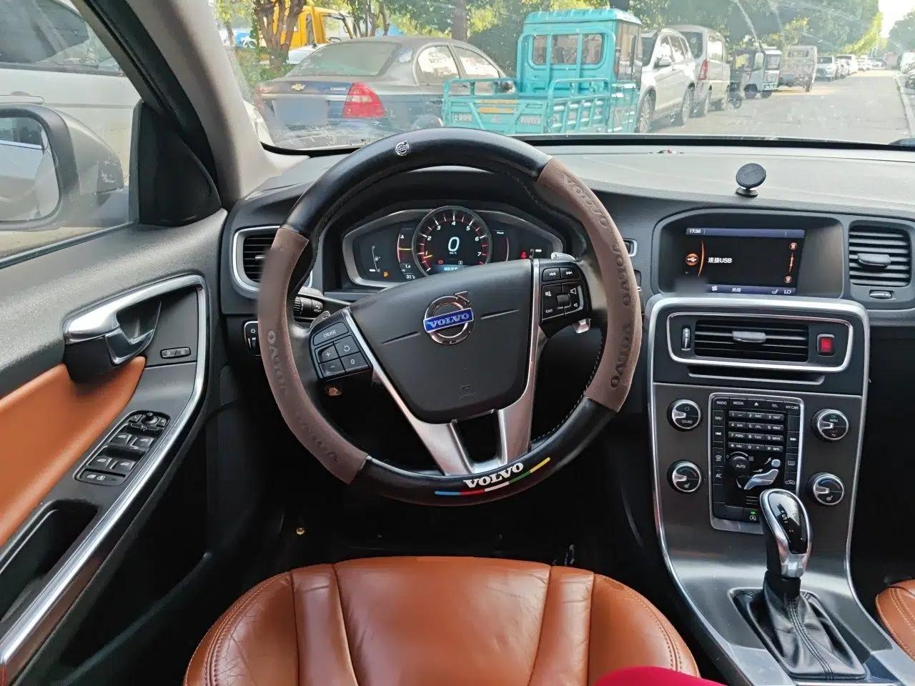 Volvo S60 2014 T5 Zhiya Edition — миниатюра 10