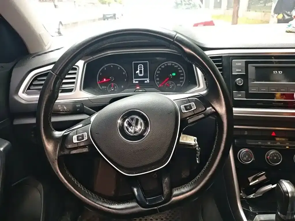 2018 T-ROC 230TSI DSG 2WD Entry-level Model (China V Emission Standard) — миниатюра 3