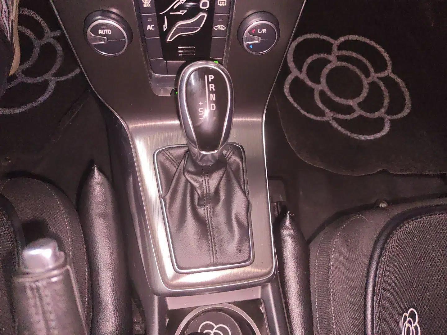 Volvo V40 2013 2.0T Zhiyi Edition — миниатюра 14
