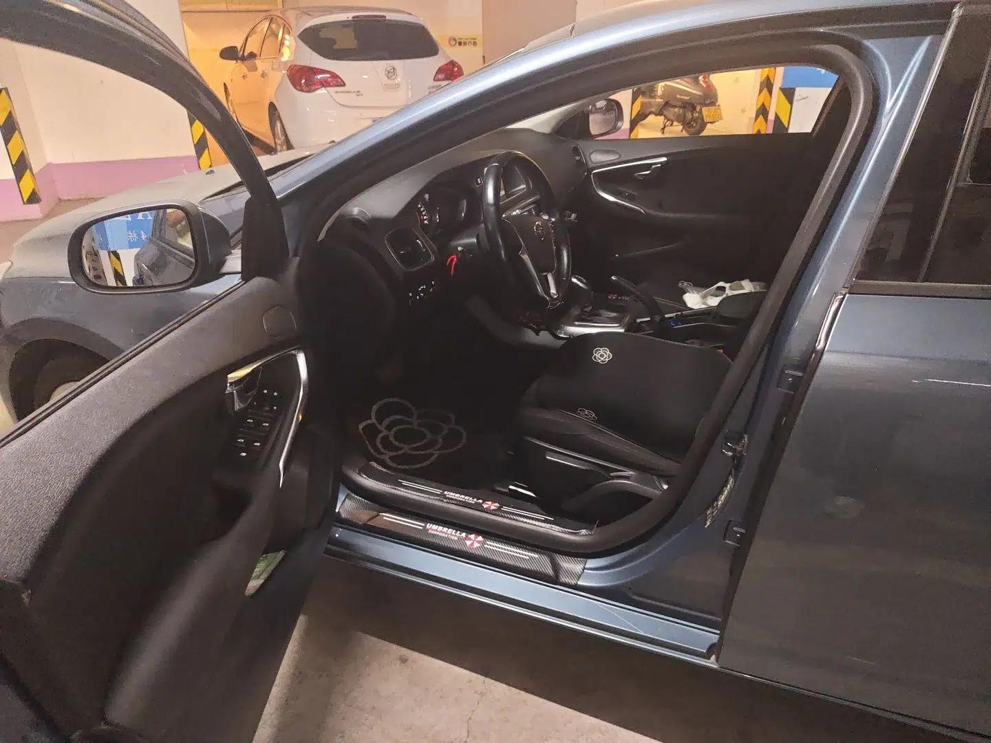 Volvo V40 2013 2.0T Zhiyi Edition — миниатюра 16
