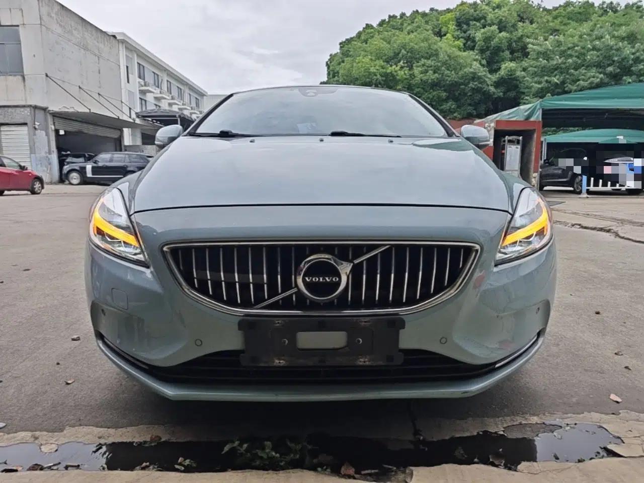 Volvo V40 2018 T3 Zhiya Edition — миниатюра 2