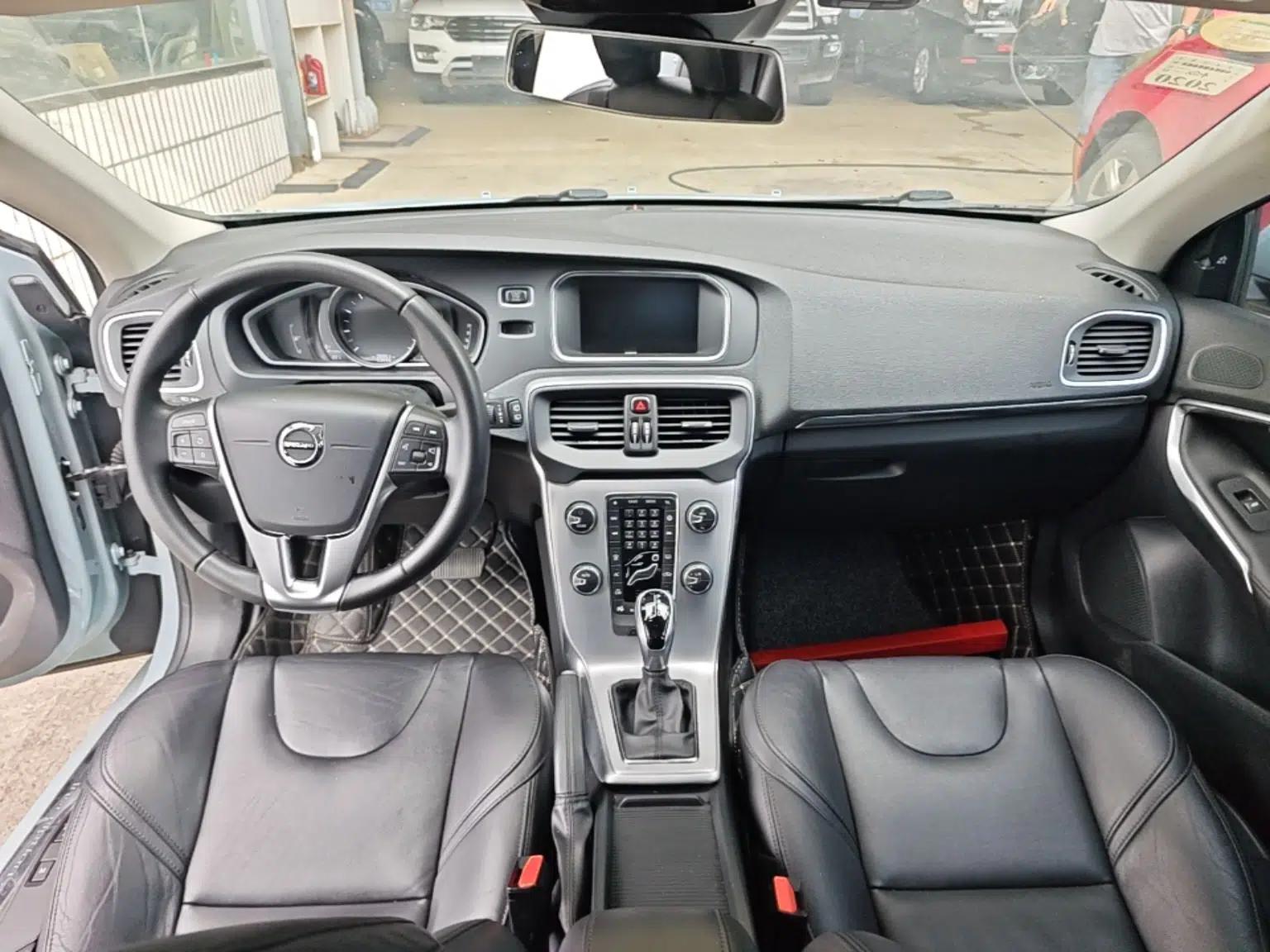 Volvo V40 2018 T3 Zhiya Edition — миниатюра 12