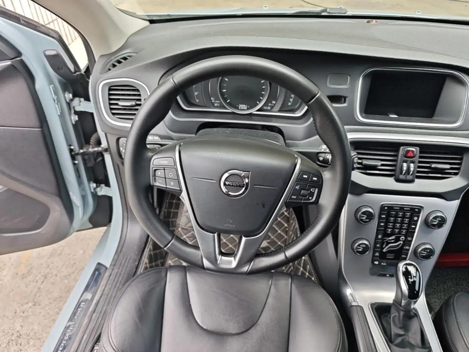 Volvo V40 2018 T3 Zhiya Edition — миниатюра 13
