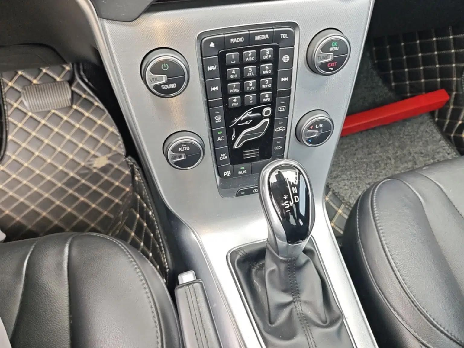 Volvo V40 2018 T3 Zhiya Edition — миниатюра 16