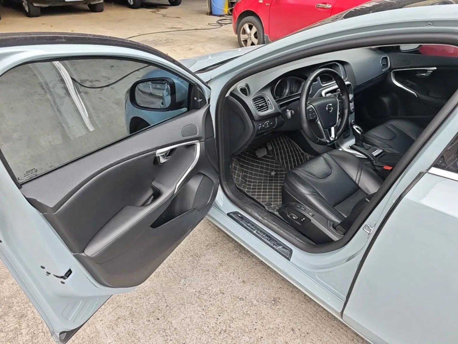Volvo V40 2018 T3 Zhiya Edition — миниатюра 18