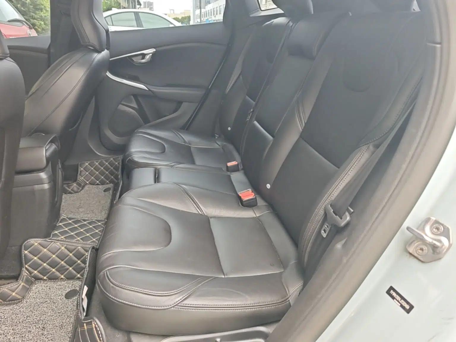 Volvo V40 2018 T3 Zhiya Edition — миниатюра 20