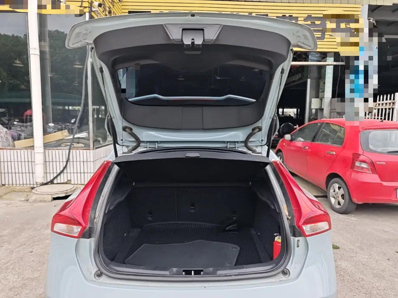 Volvo V40 2018 T3 Zhiya Edition — миниатюра 22