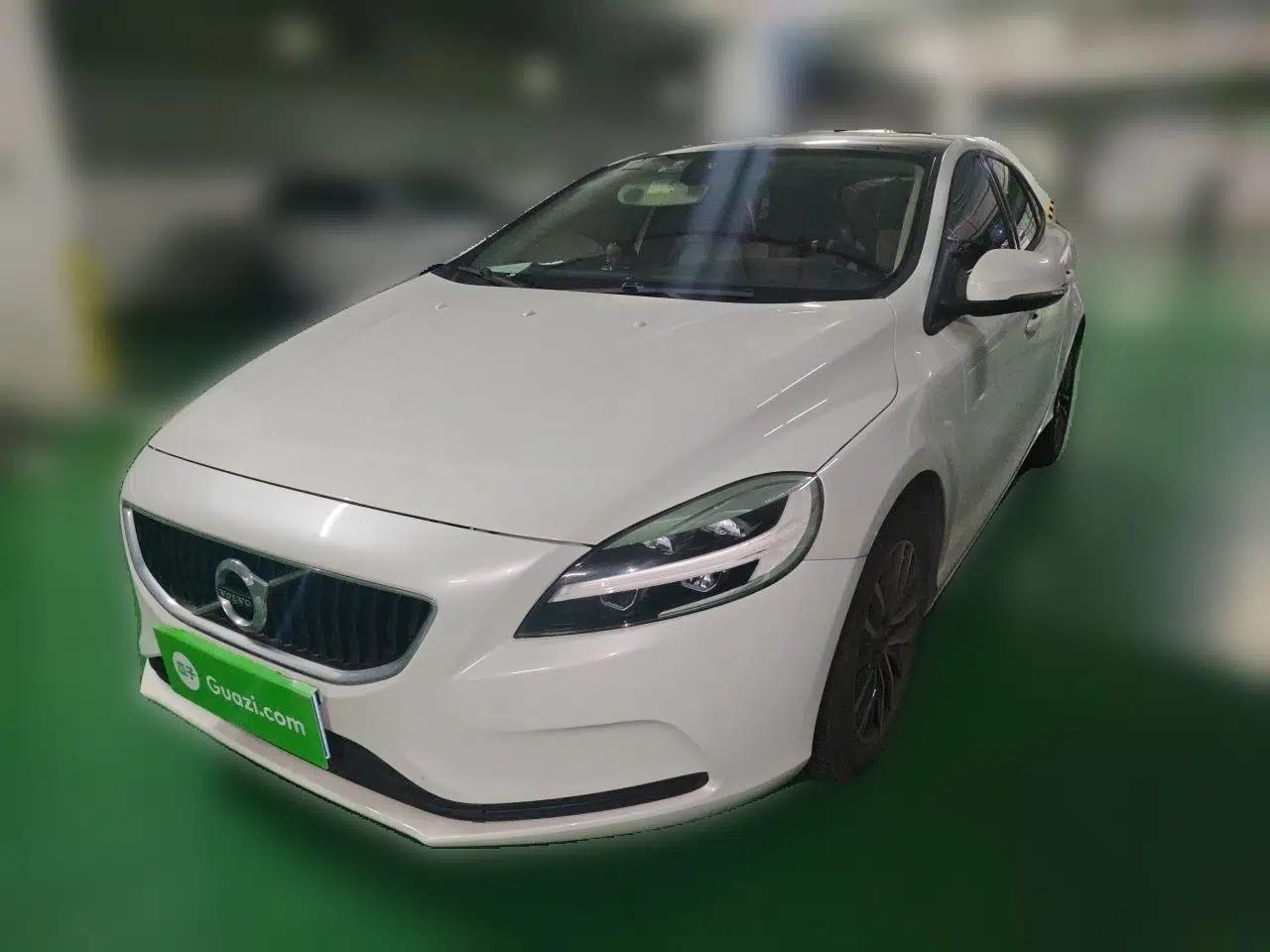Volvo V40 2017 T3 Smart Edition — миниатюра 1