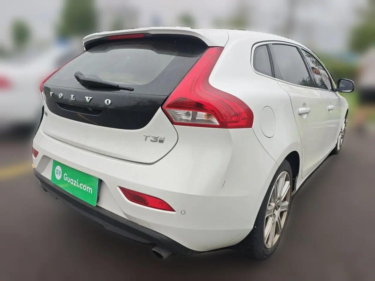 Volvo V40 2017 T3 Zhiya Edition — миниатюра 6