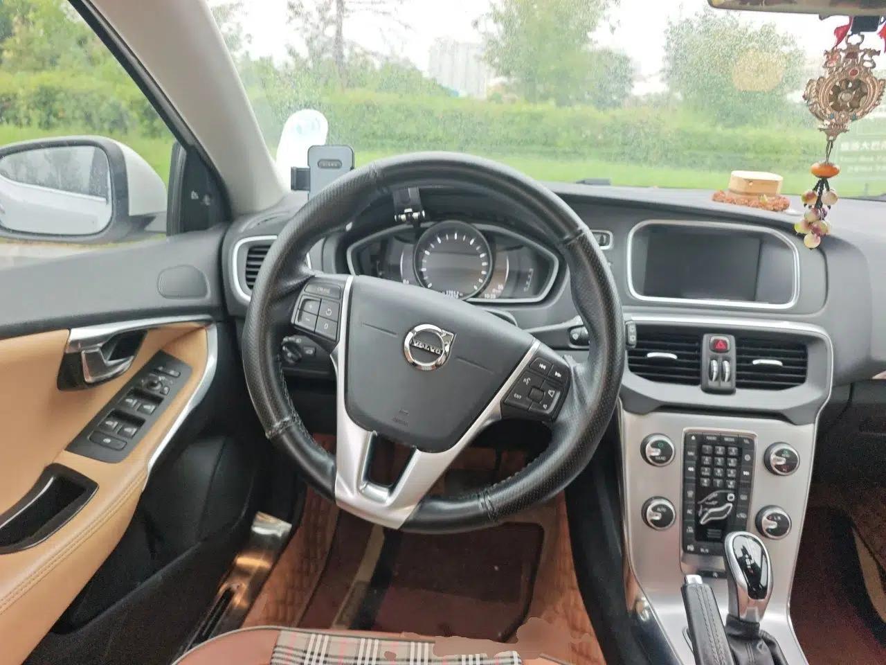 Volvo V40 2017 T3 Zhiya Edition — миниатюра 10