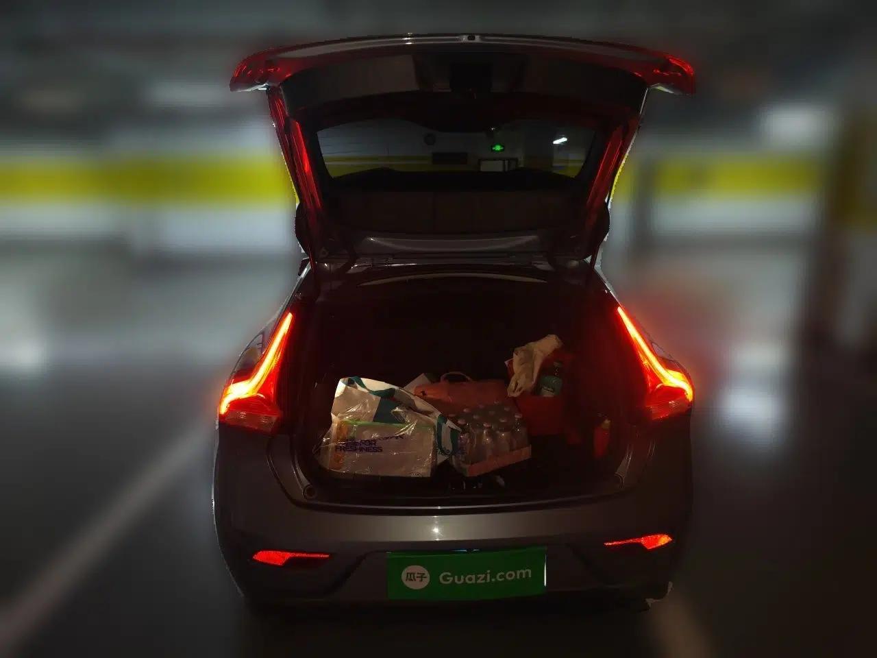 Volvo V40 2018 T3 Zhiyi Edition — миниатюра 19
