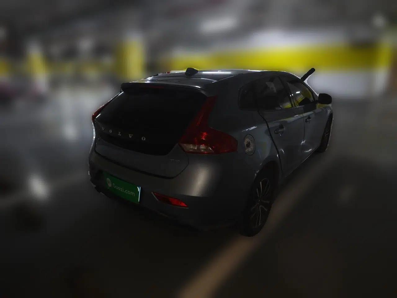 Volvo V40 2018 T3 Zhiyi Edition — миниатюра 6