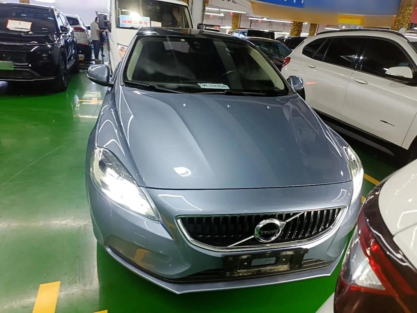 Volvo V40 2019 T3 Zhiyi Edition — миниатюра 2