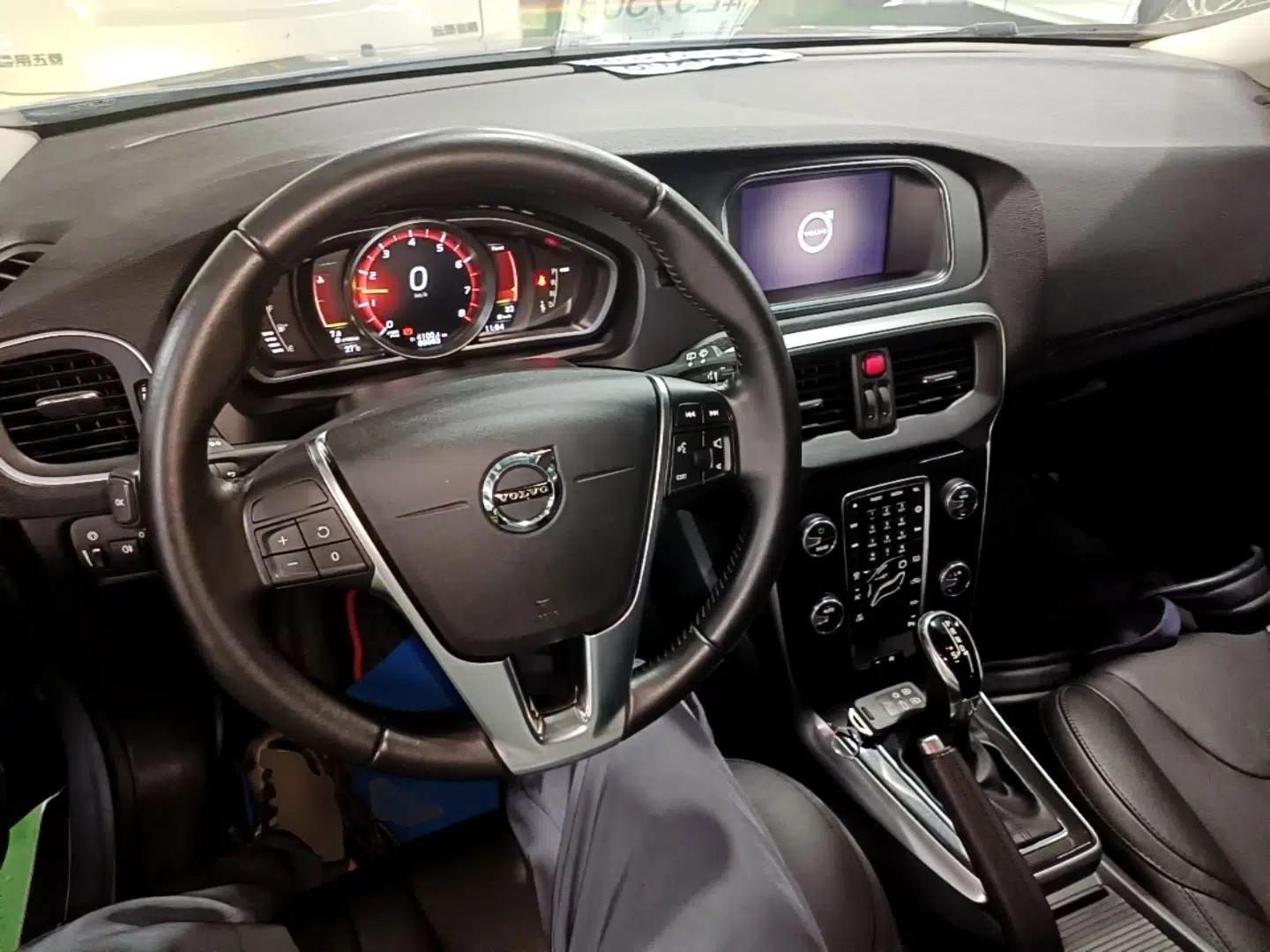 Volvo V40 2019 T3 Zhiyi Edition — миниатюра 12
