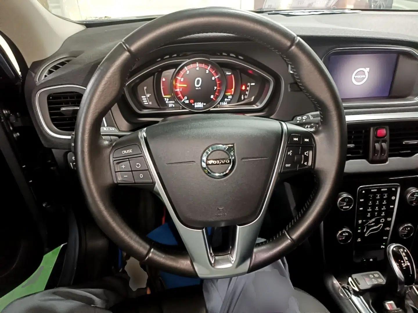 Volvo V40 2019 T3 Zhiyi Edition — миниатюра 13