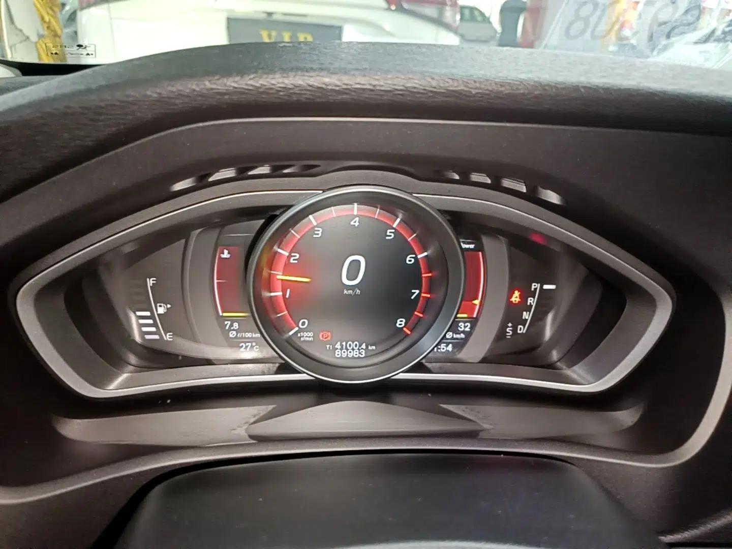 Volvo V40 2019 T3 Zhiyi Edition — миниатюра 14