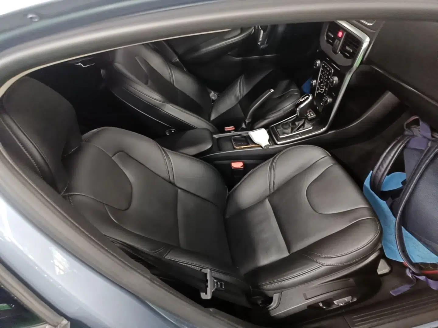 Volvo V40 2019 T3 Zhiyi Edition — миниатюра 19