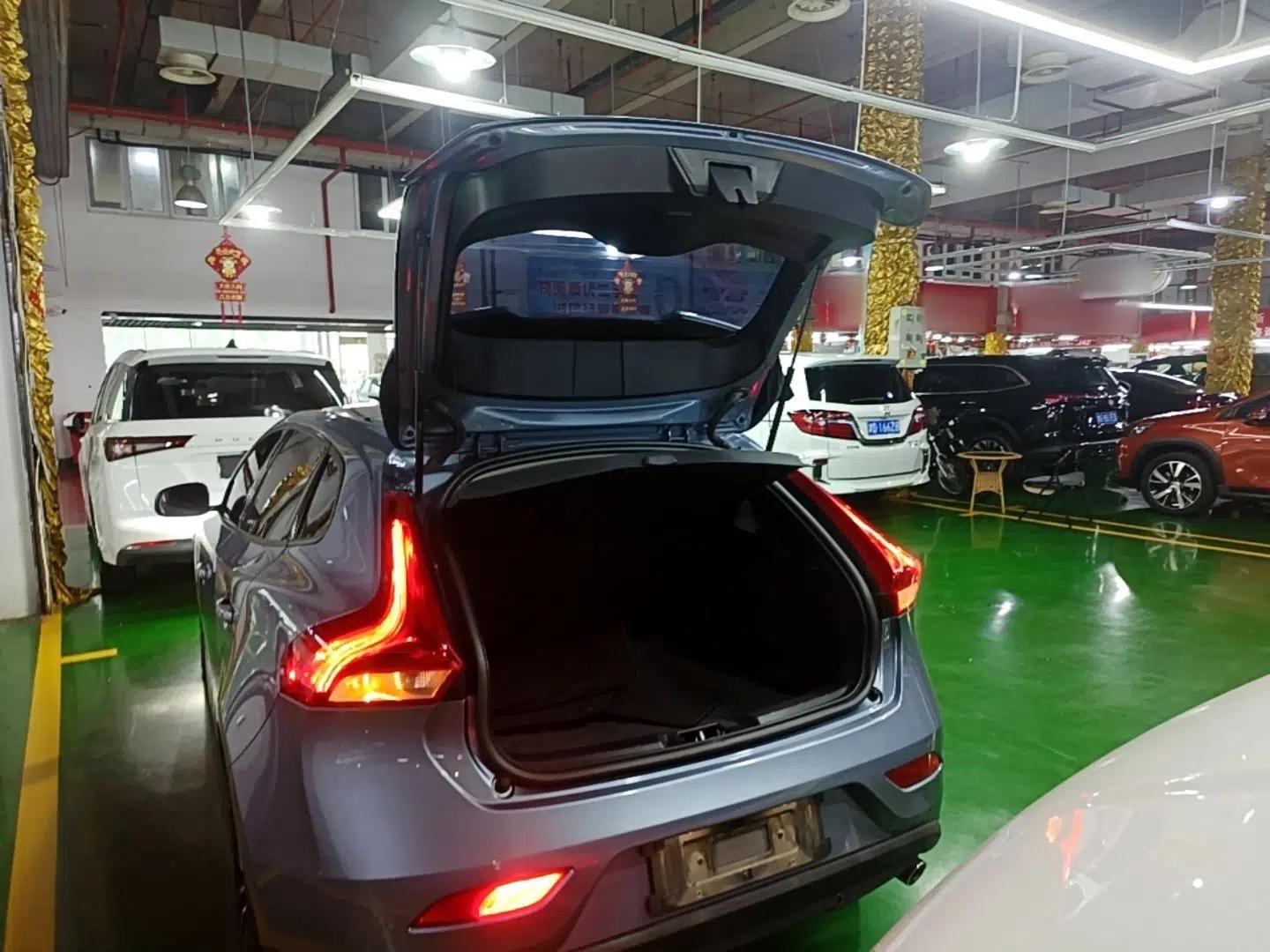 Volvo V40 2019 T3 Zhiyi Edition — миниатюра 22