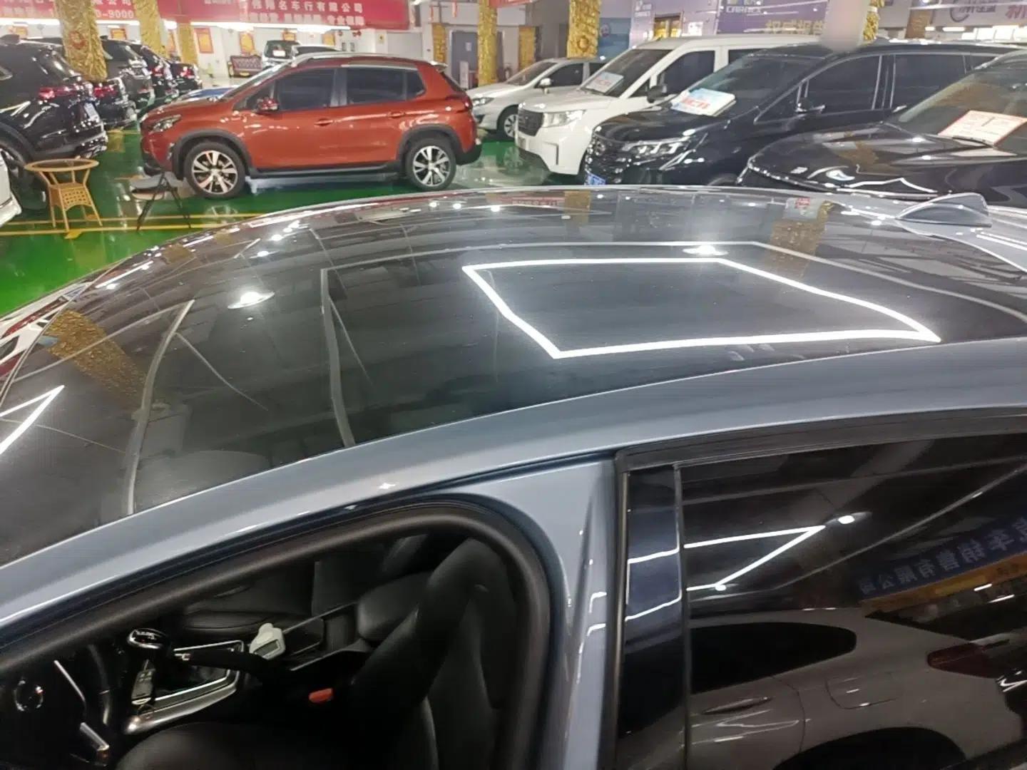 Volvo V40 2019 T3 Zhiyi Edition — миниатюра 7