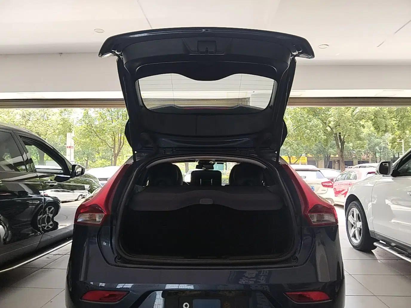 Volvo V40 2017 T3 Smart Edition — миниатюра 22