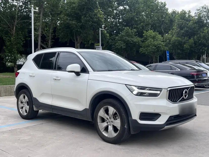 Volvo XC40 2022 T4 Four-Wheel Drive Smart & Stylish Edition — миниатюра 3