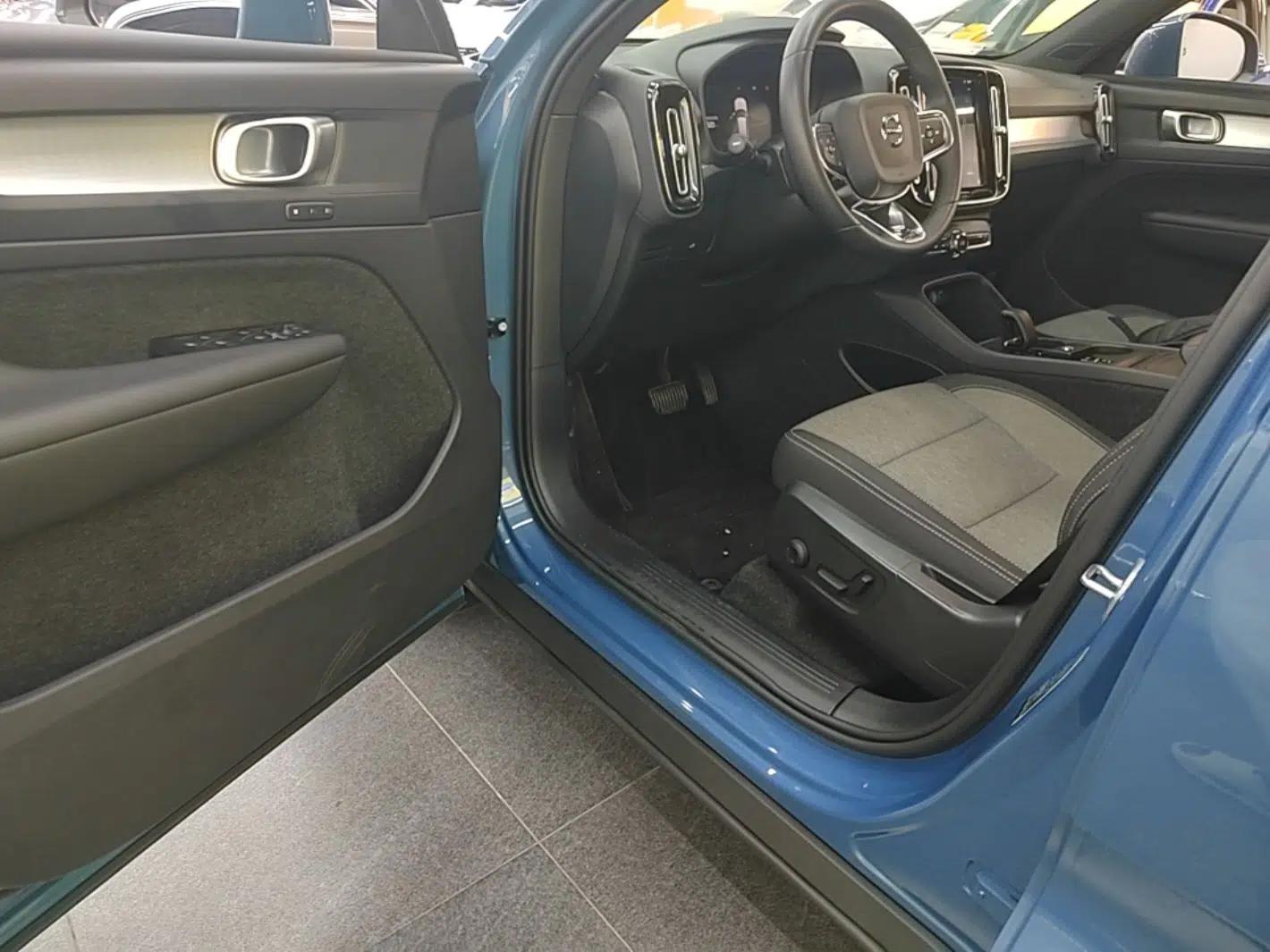 Volvo XC40 2023 B3 Smart & Stylish Edition — миниатюра 23