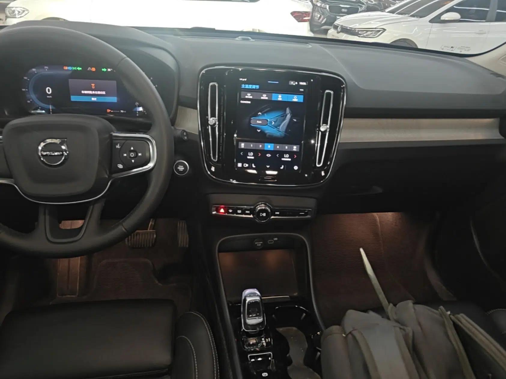 Volvo XC40 2024 B4 4x4 Smart Luxury Edition — миниатюра 15