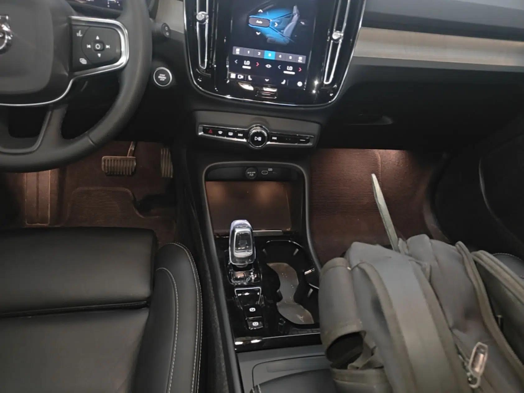 Volvo XC40 2024 B4 4x4 Smart Luxury Edition — миниатюра 16