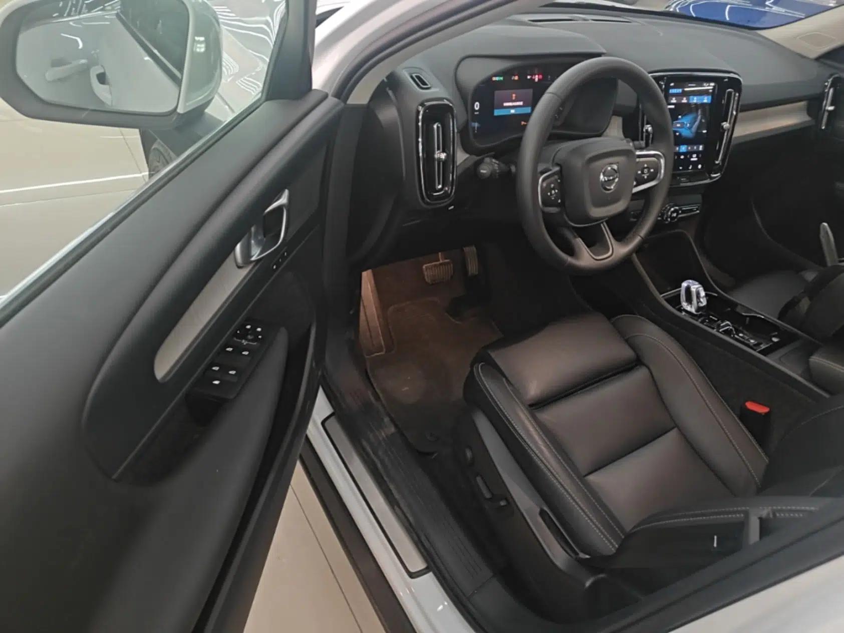 Volvo XC40 2024 B4 4x4 Smart Luxury Edition — миниатюра 18