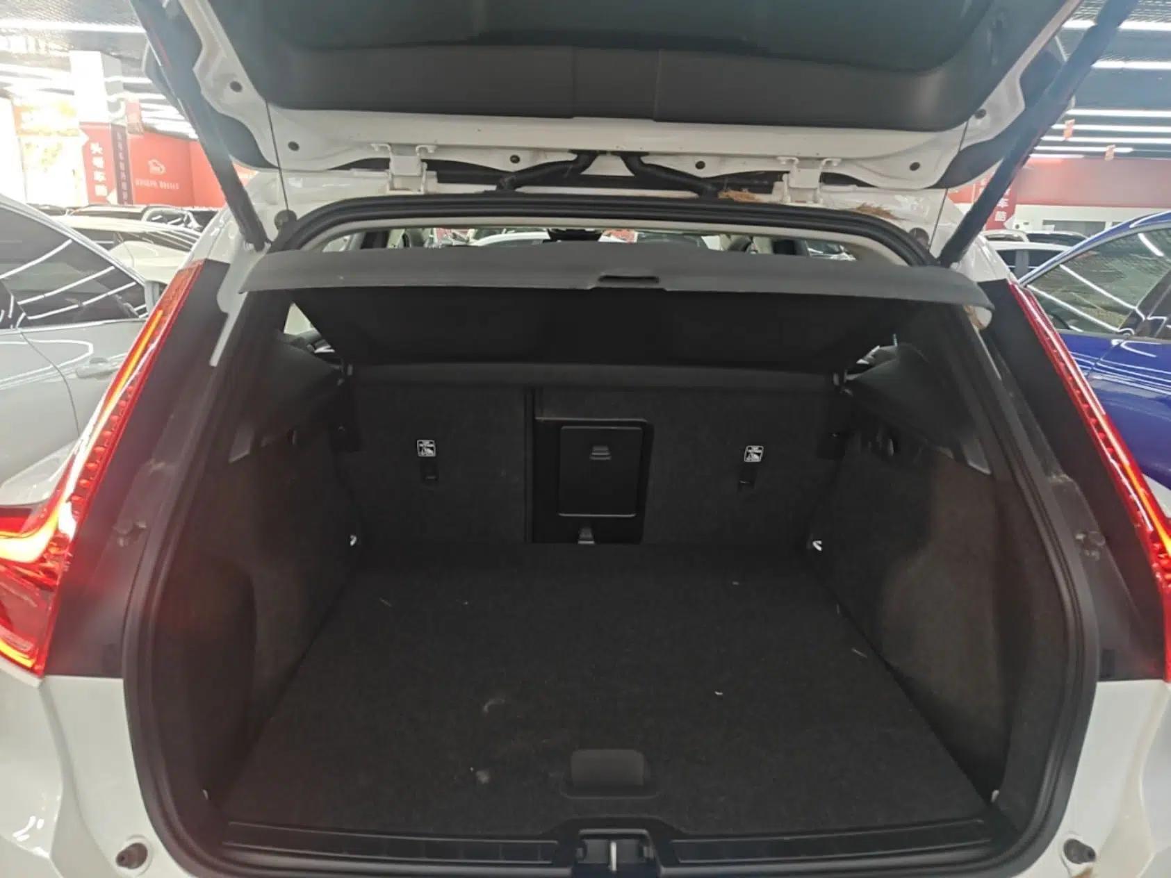 Volvo XC40 2024 B4 4x4 Smart Luxury Edition — миниатюра 22
