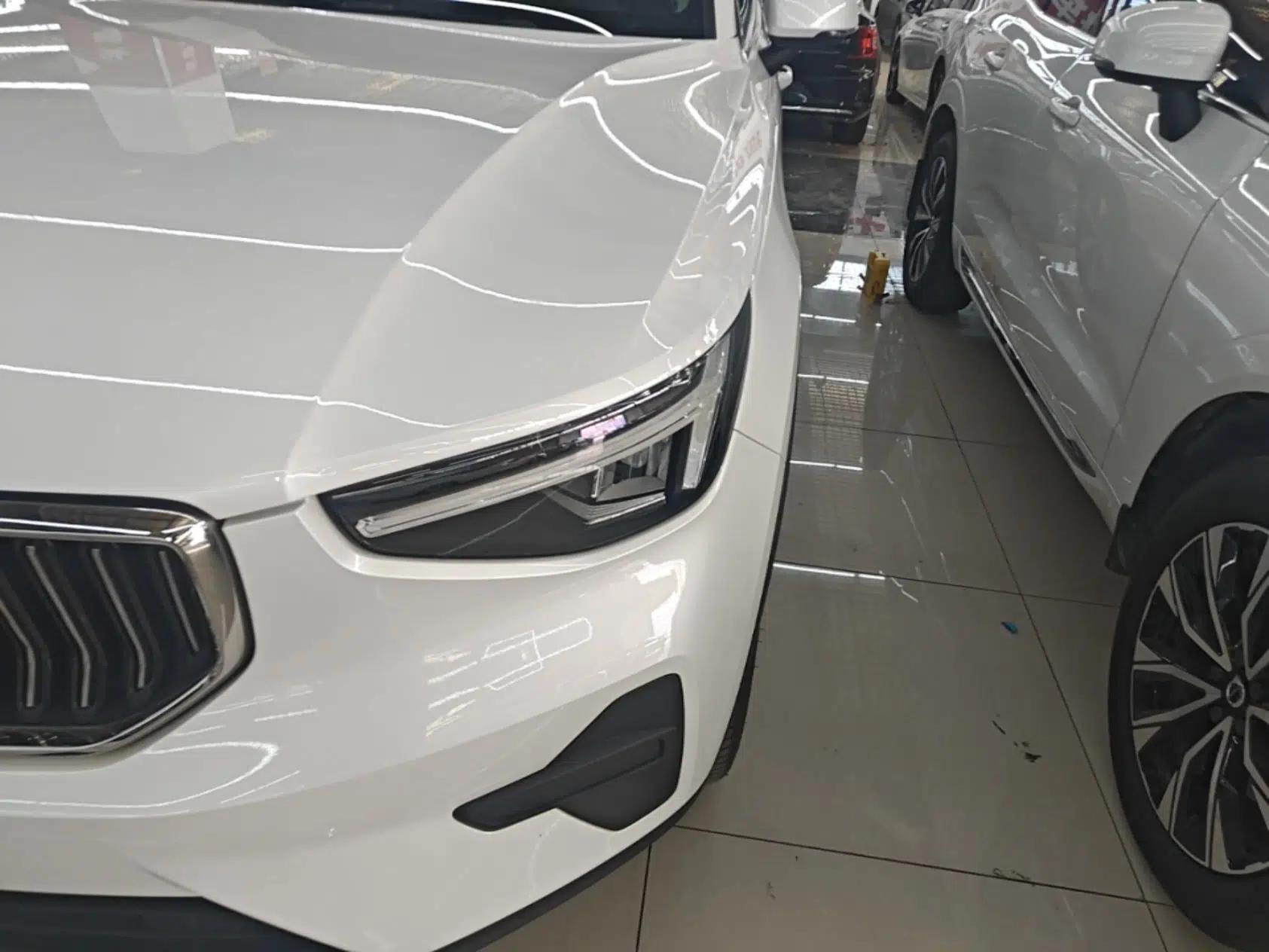 Volvo XC40 2024 B4 4x4 Smart Luxury Edition — миниатюра 8