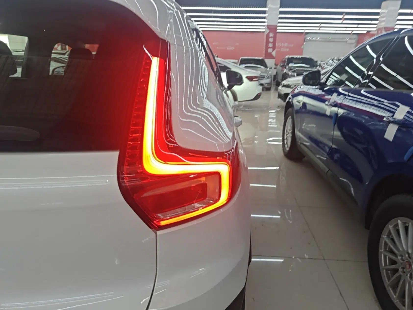 Volvo XC40 2024 B4 4x4 Smart Luxury Edition — миниатюра 9