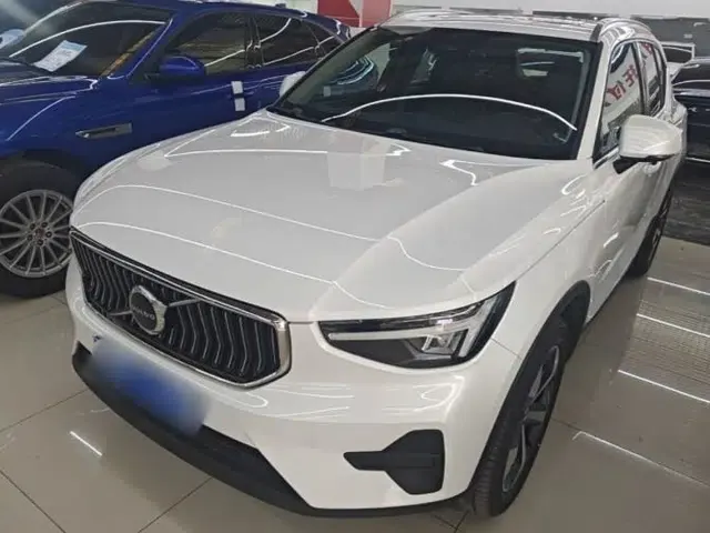 Volvo XC40 2024 B4 4x4 Smart Luxury Edition