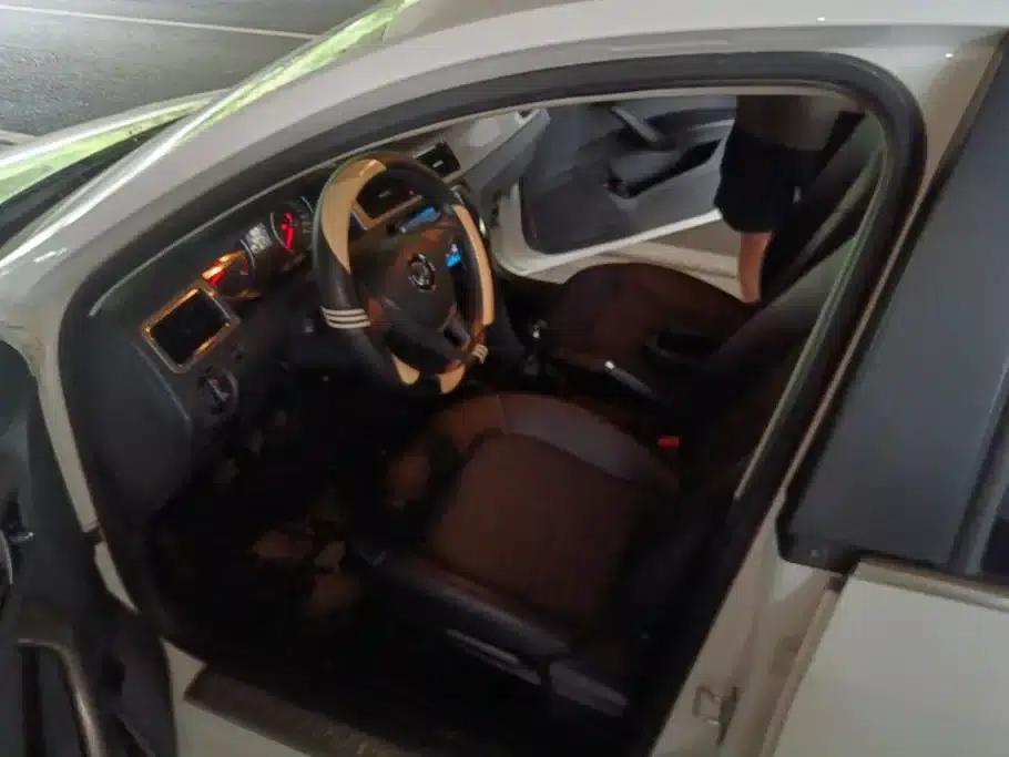 Santana 2015 Gran Lavida 1.6L Manual Comfort Model — миниатюра 9