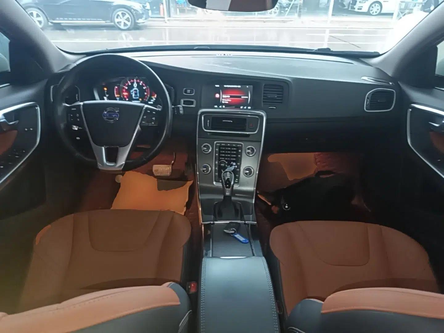 Volvo V60 2015 T5 Zhiya Edition — миниатюра 12