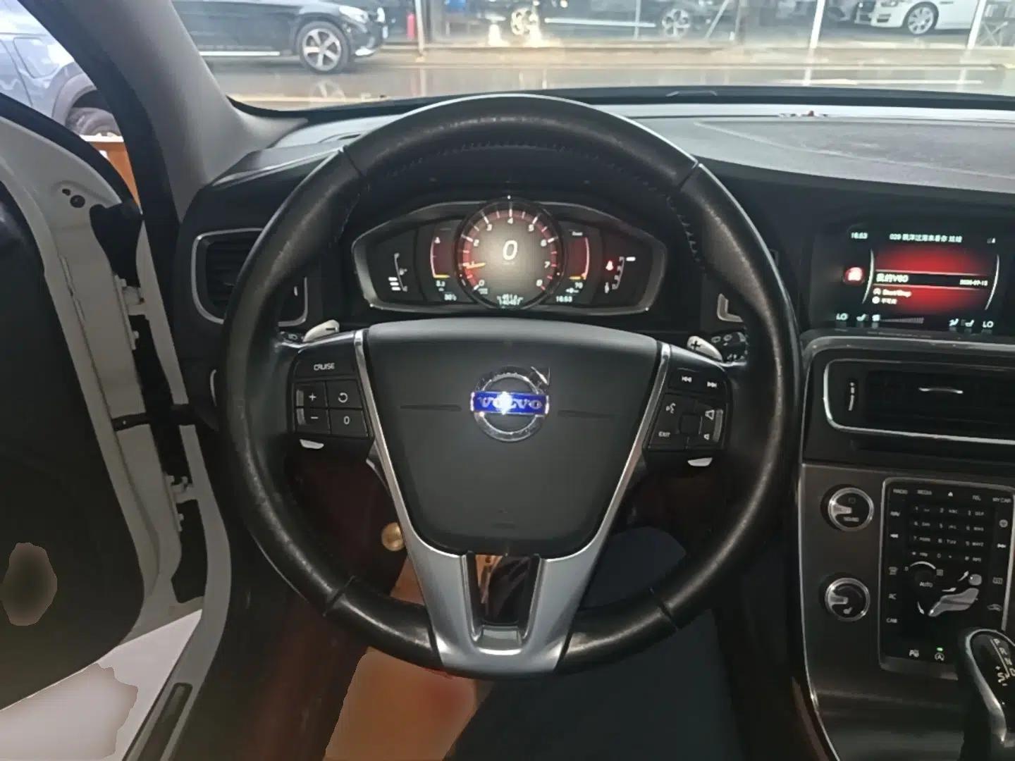 Volvo V60 2015 T5 Zhiya Edition — миниатюра 13