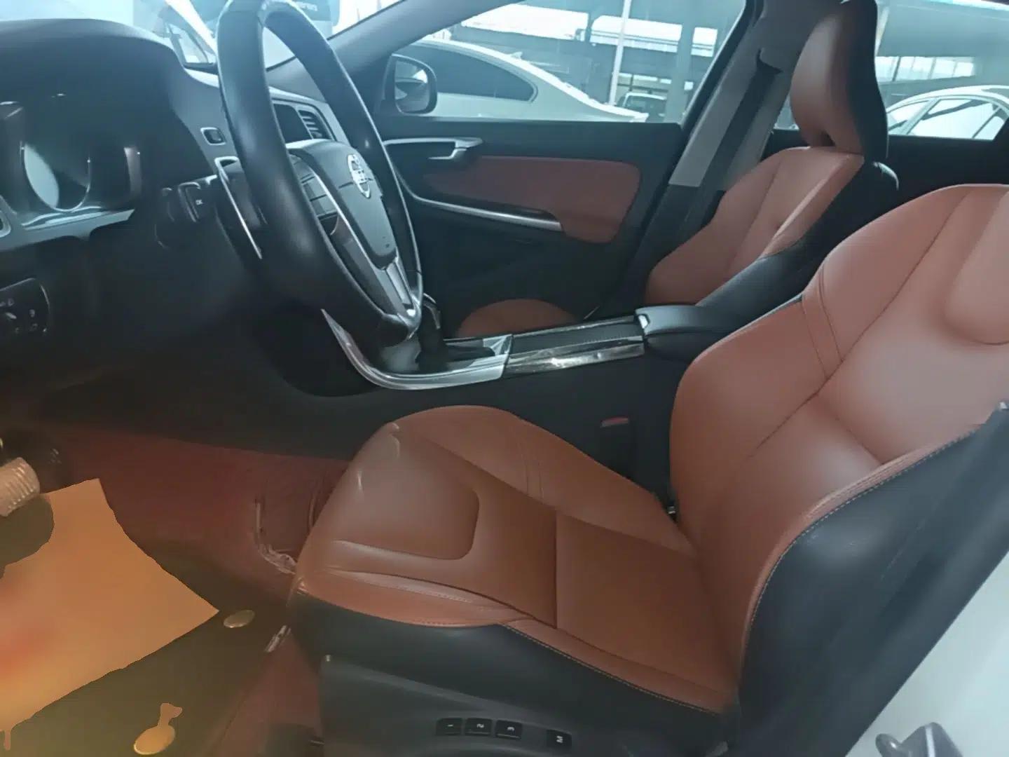 Volvo V60 2015 T5 Zhiya Edition — миниатюра 17