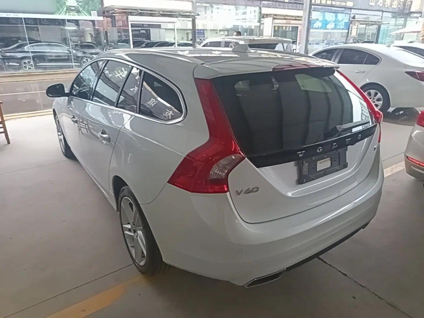 Volvo V60 2015 T5 Zhiya Edition — миниатюра 4