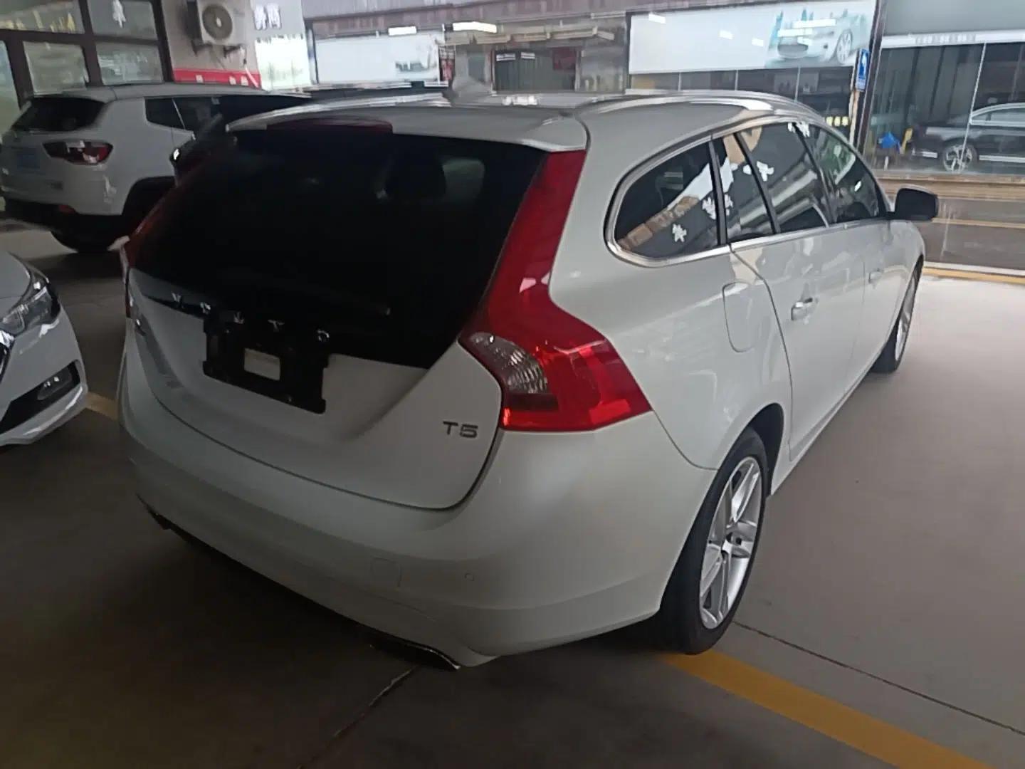 Volvo V60 2015 T5 Zhiya Edition — миниатюра 6