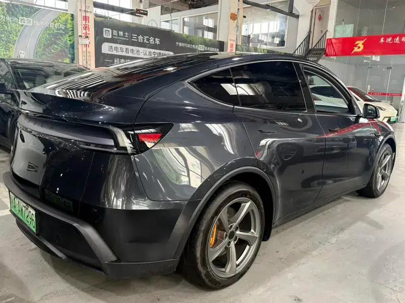 Model Y 2025 Rear-Wheel Drive — миниатюра 2