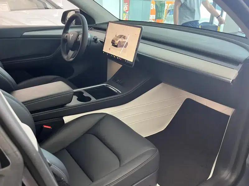Model Y 2024 Rear-Wheel Drive — миниатюра 11