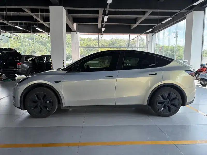 Model Y 2024 Rear-Wheel Drive — миниатюра 3