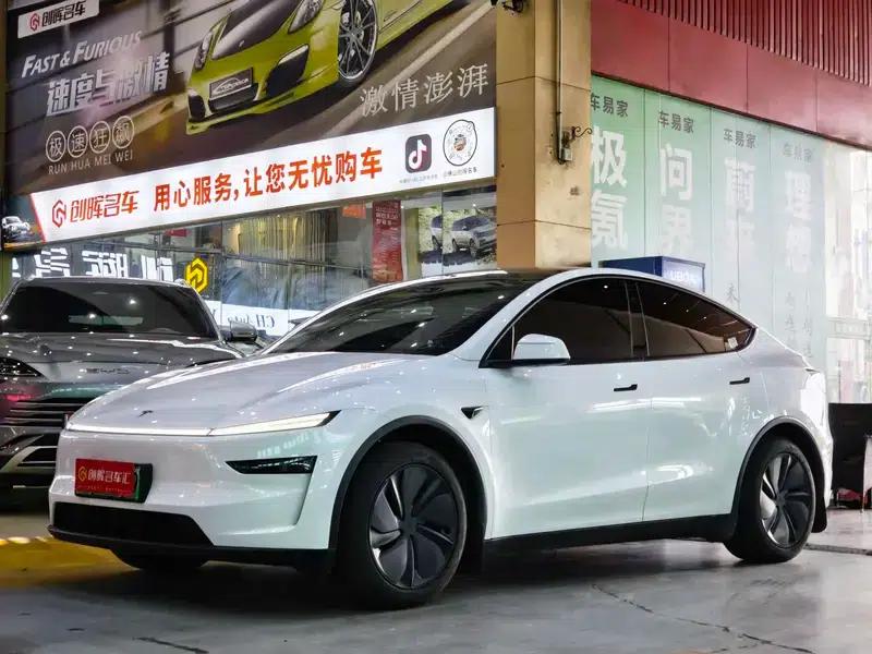 Model Y 2025 Rear-Wheel Drive — миниатюра 1
